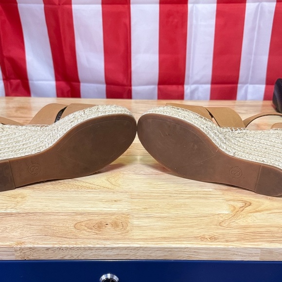 Treasure & Bond Tan Wedge Sandals - Picture 4 of 10